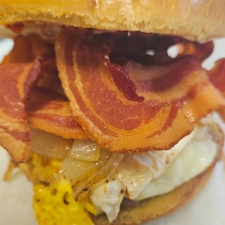 Hambuger Eggs & Bacon